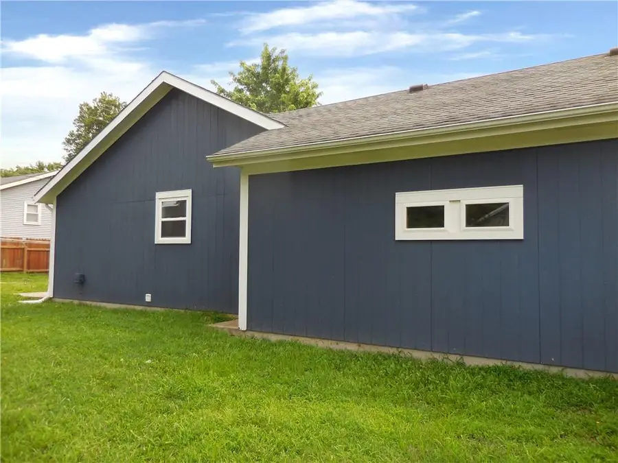 1000 Oakwood Street, Harrisonville, MO 64701 - #3