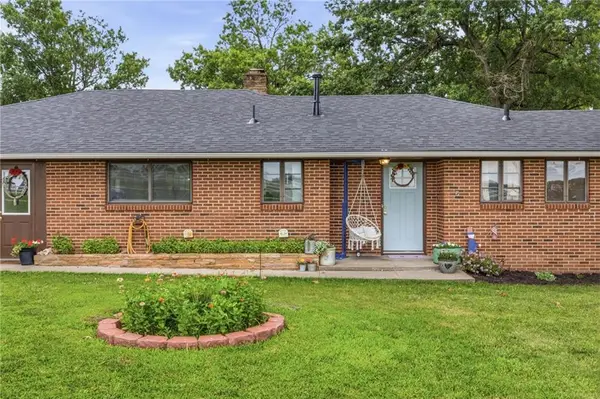 5 Sunset Lane, Paola, KS 66071