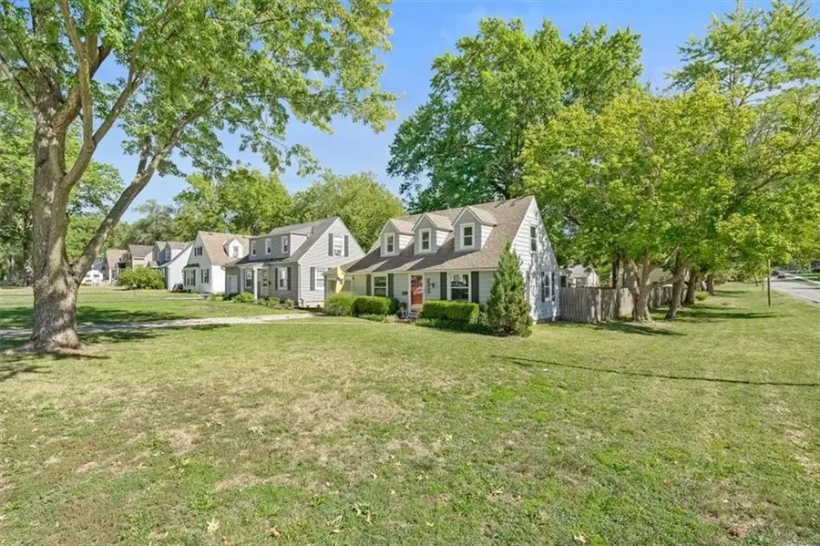 7845 Summit Street, Kansas City, MO 64114 - #2