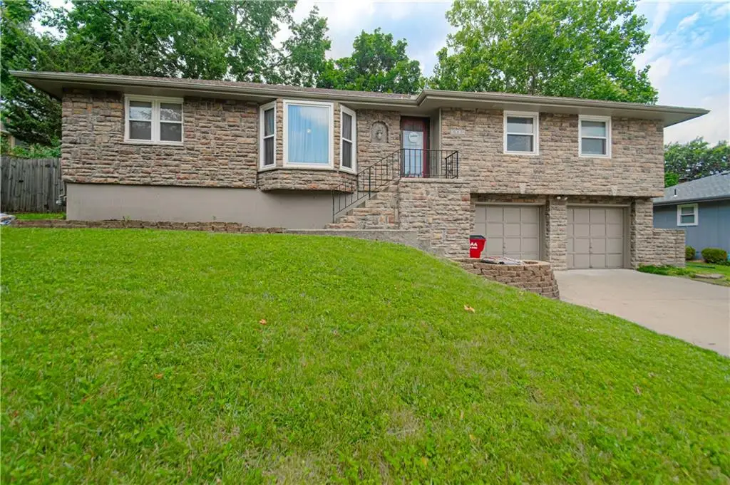 3008 S Cochise Drive, Independence, MO 64057 - #1