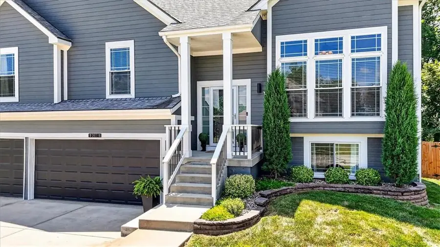 207 Carriage Court, Smithville, MO 64089 - #2