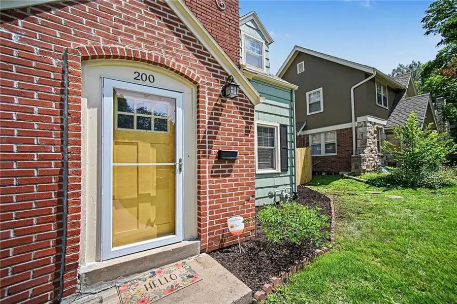 200 E 73rd Street, Kansas City, MO 64114 - #2