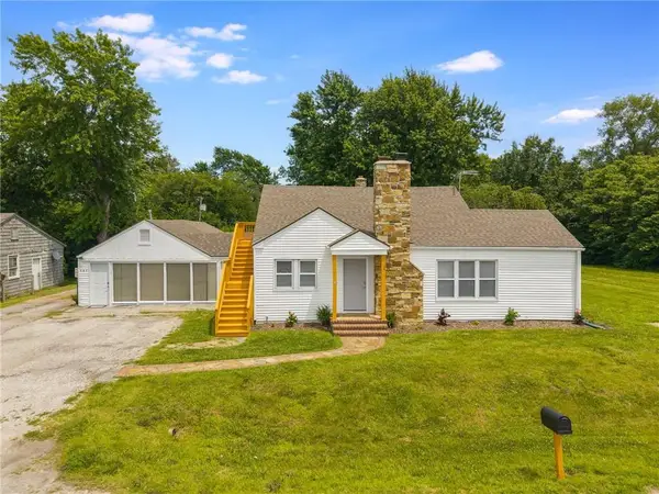 107 N Broadway Street, Oak Grove, MO 64075