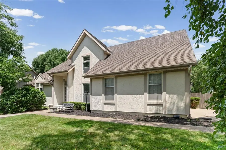 11102 W 114th Terrace, Overland Park, KS 66210 - #2