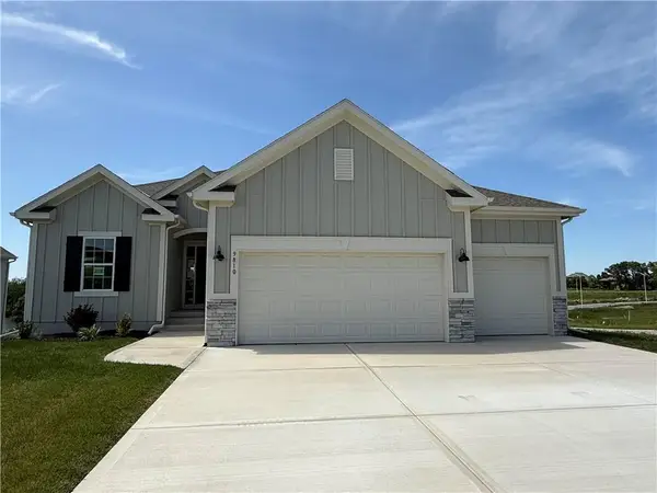 9810 N Laurel Avenue, Kansas City, MO 64157