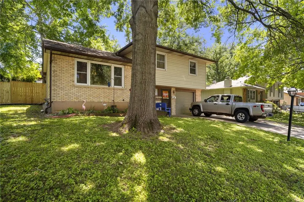 1729 N Mccoy Street, Independence, MO 64050 - #1