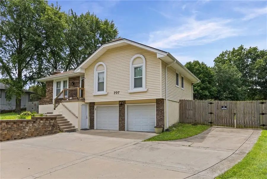 707 NE 115th Terrace, Kansas City, MO 64155 - #2