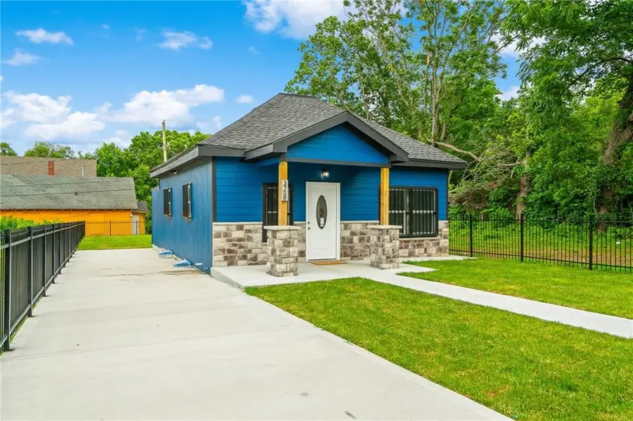 3758 Woodland Avenue, Kansas City, MO 64109 - #3