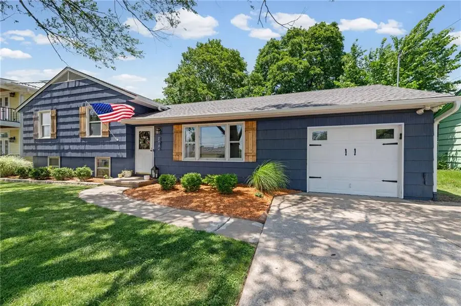 206 NW North Shore Drive, Lake Waukomis, MO 64151 - #3