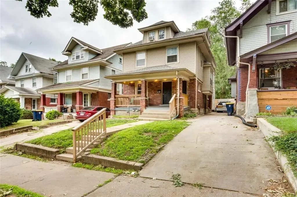831 W 39th Terrace, Kansas City, MO 64111 - #1