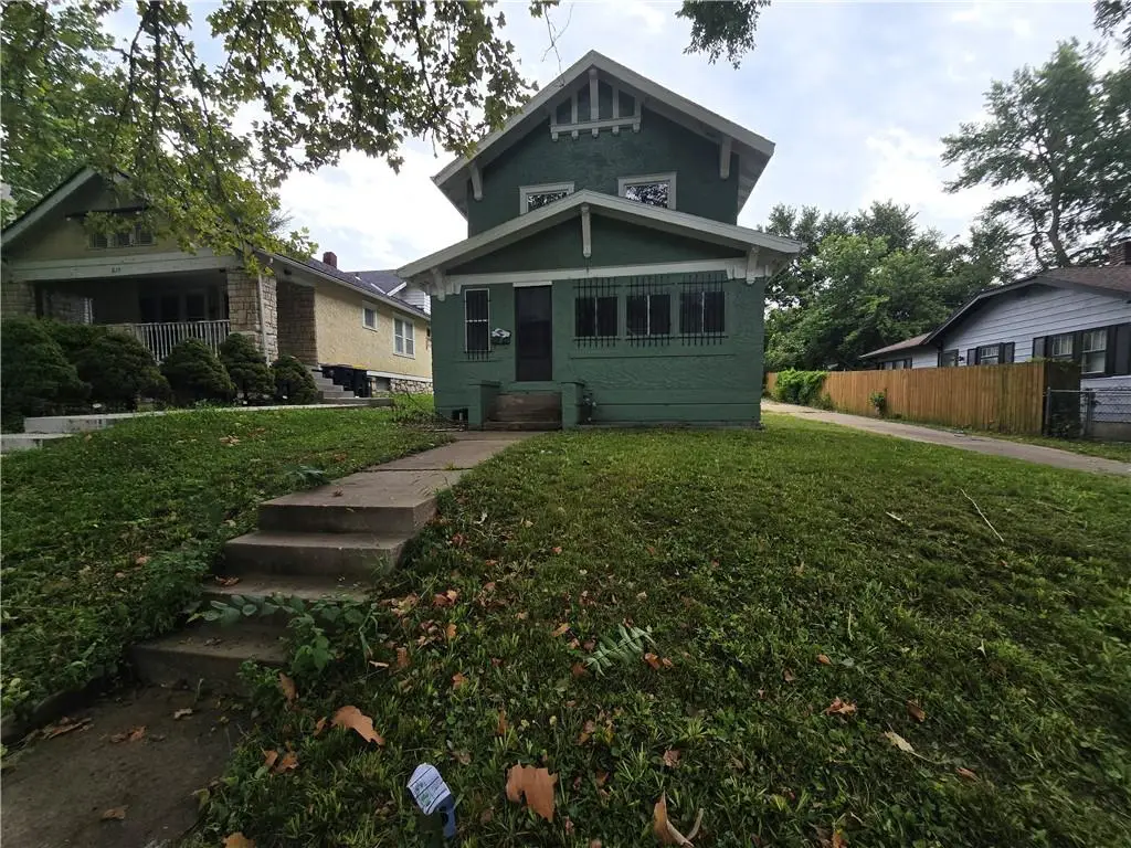 327 S Kensington Avenue, Kansas City, MO 64124 - #1
