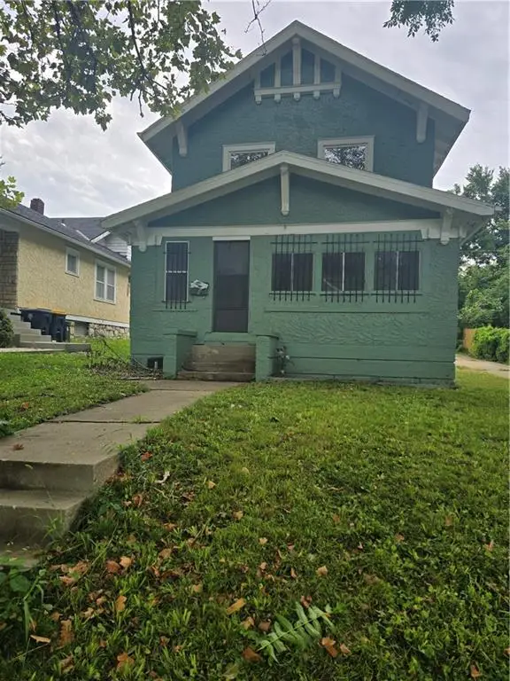 327 S Kensington Avenue, Kansas City, MO 64124 - #3