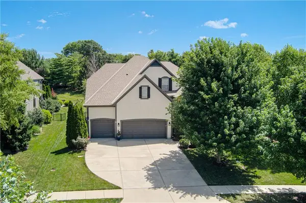 8736 W 157th Street, Overland Park, KS 66221