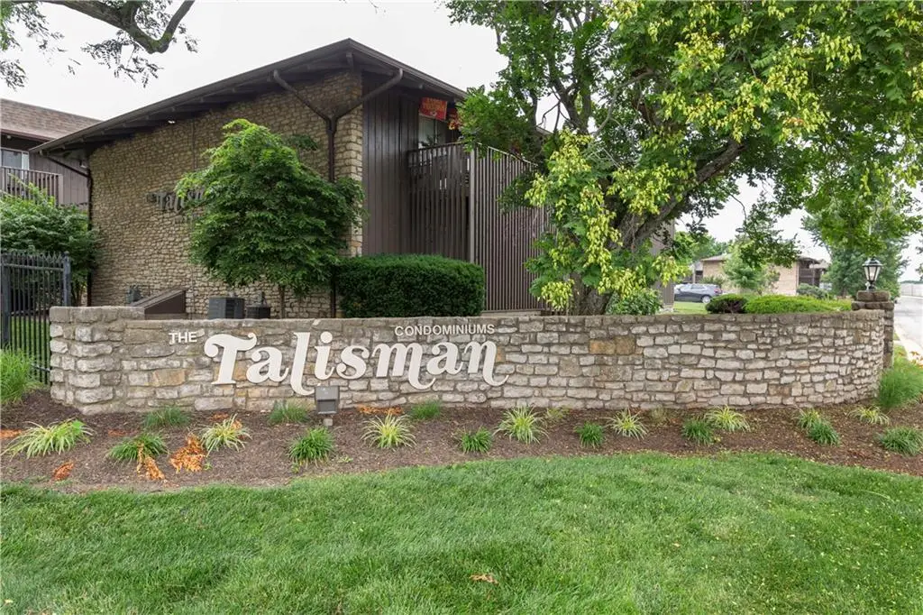 425 W 104th Street #D, Kansas City, MO 64114 - #1