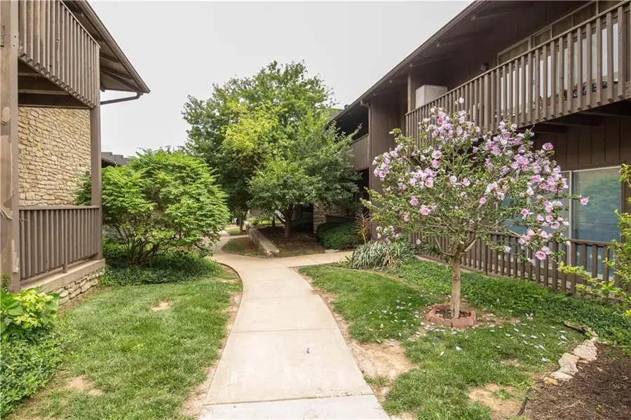 425 W 104th Street #D, Kansas City, MO 64114 - #2