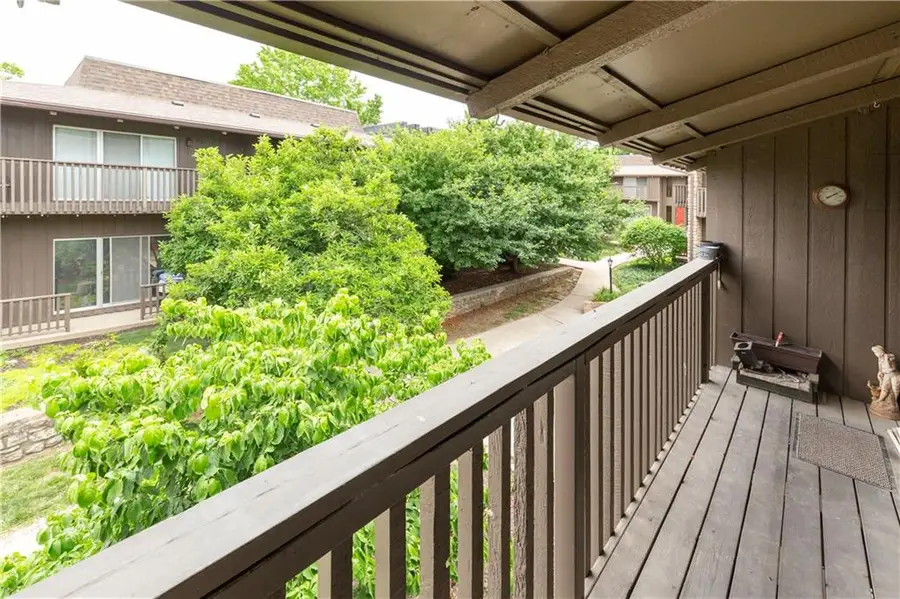 425 W 104th Street #D, Kansas City, MO 64114 - #3