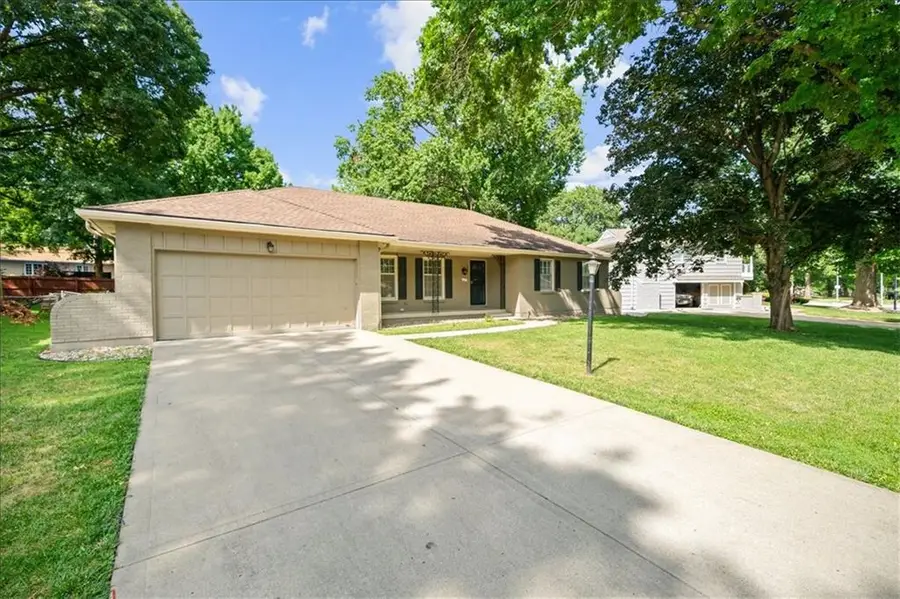 20 W 109th Terrace, Kansas City, MO 64114 - #2