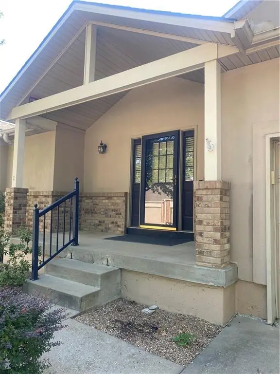 2301 Richwood Circle, Blue Springs, MO 64015