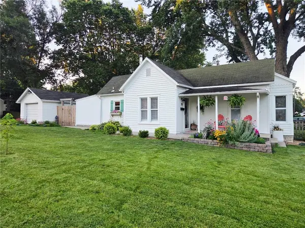 315 NE Douglas Street, Lee's Summit, MO 64063