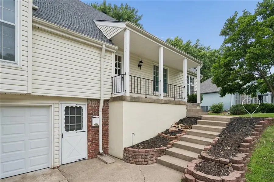 6804 N Agnes Avenue, Gladstone, MO 64119 - #2