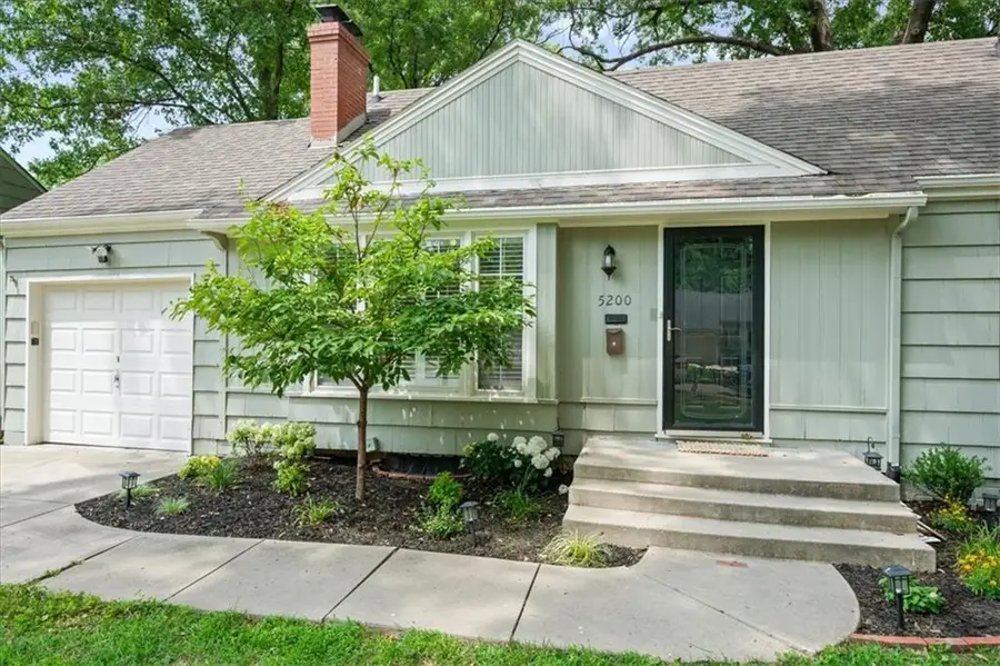 5200 W 72nd Street, Prairie Village, KS 66208 - #3