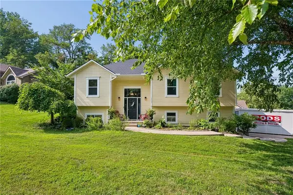 5503 NW Raintree Drive, Parkville, MO 64152