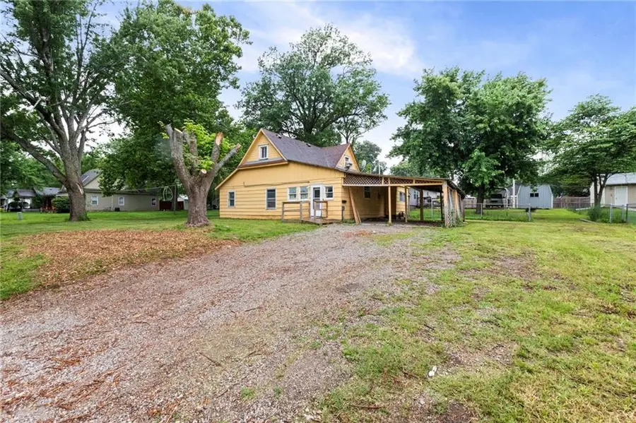 704 N Cherry Street, Ottawa, KS 66067 - #3