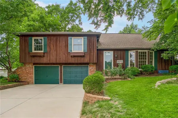 10006 Linden Street, Overland Park, KS 66207