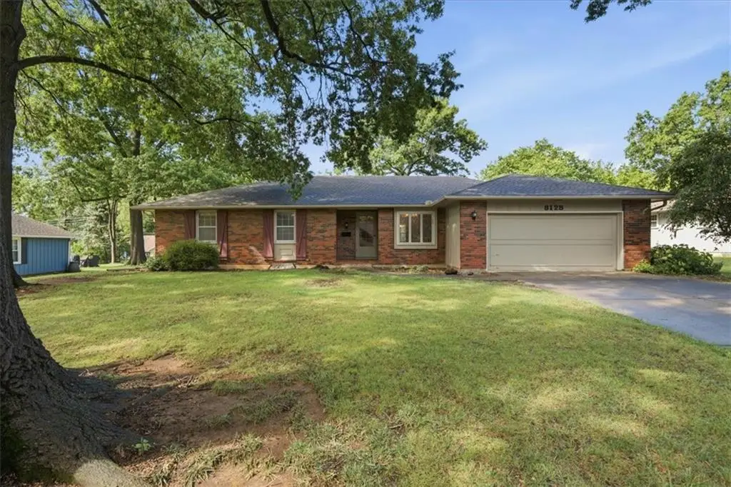 8128 Juniper Drive, Prairie Village, KS 66208 - #1