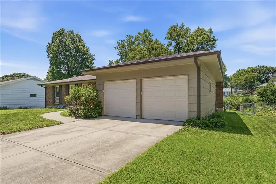 4962 Chouteau Drive, Kansas City, MO 64119 - #2