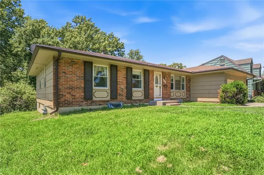 4962 Chouteau Drive, Kansas City, MO 64119 - #3
