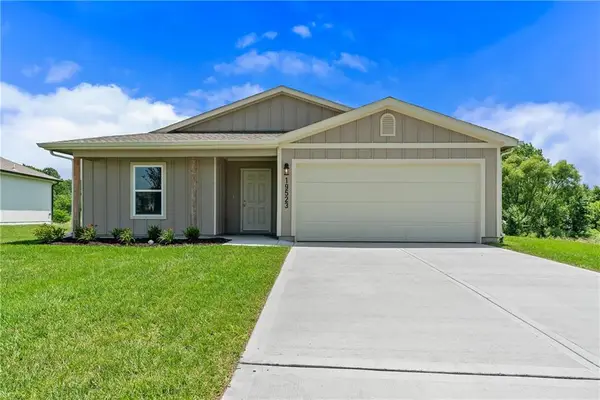 19523 Lincoln Street, Spring Hill, KS 66083