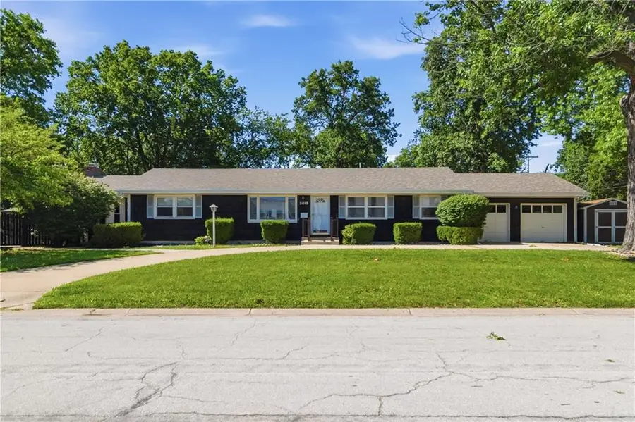 3815 W 73rd Terrace, Prairie Village, KS 66208 - #2