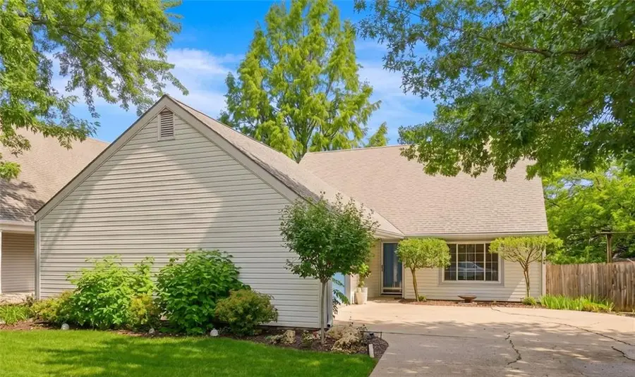 221 Deerfield Lane, Lawrence, KS 66049 - #2
