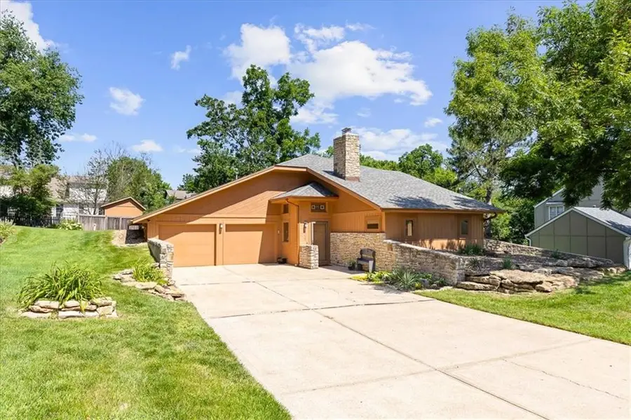 5717 Hauser Street, Shawnee, KS 66216 - #3