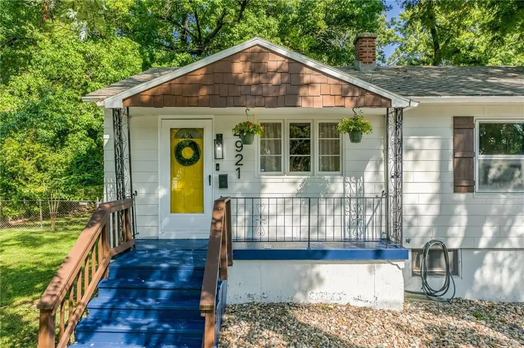 4921 N Garfield Avenue, Kansas City, MO 64118 - #1