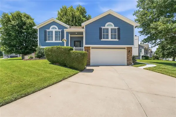 2621 NE Horseshoe Drive, Lee's Summit, MO 64086