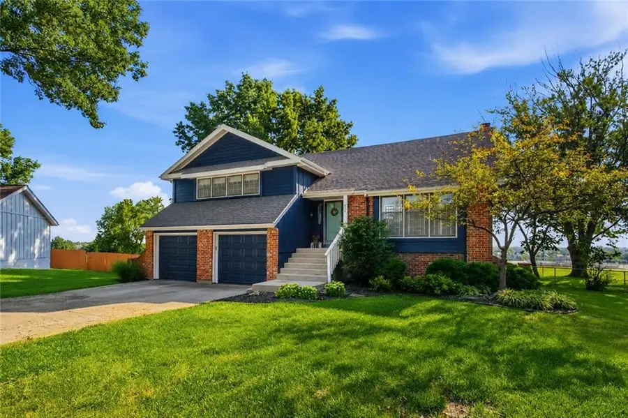 416 N Persimmon Drive, Olathe, KS 66061 - #3