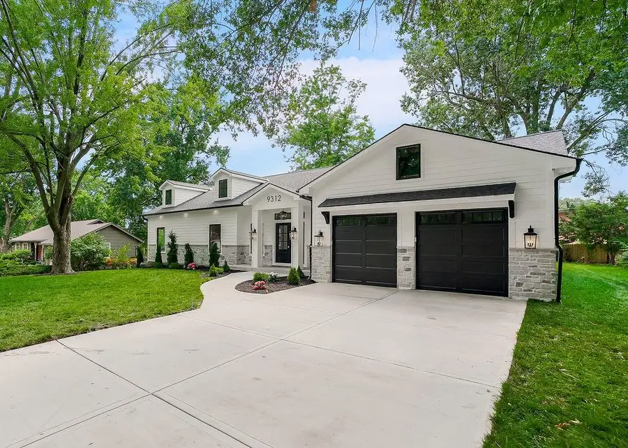 9312 Mohawk Lane, Leawood, KS 66206 - #2