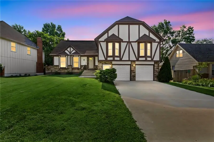10245 Haskins Street, Overland Park, KS 66215 - #2