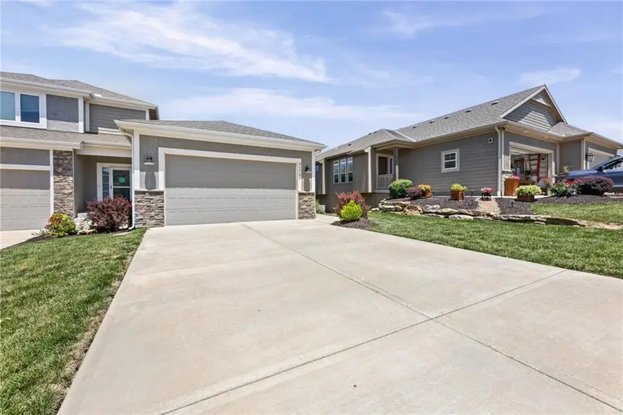 31726 W 83rd Court, De Soto, KS 66018 - #3