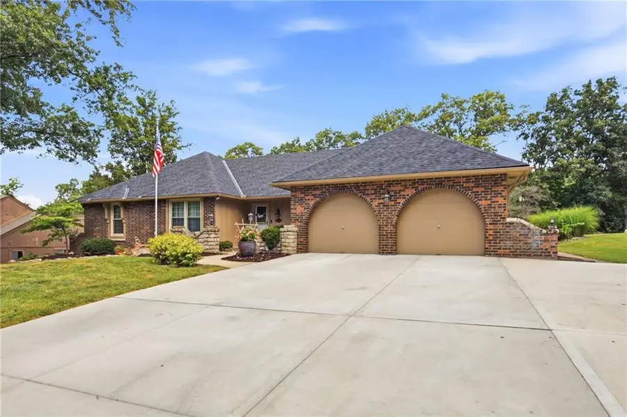 12338 Pinehurst Drive, Kansas City, KS 66109 - #2