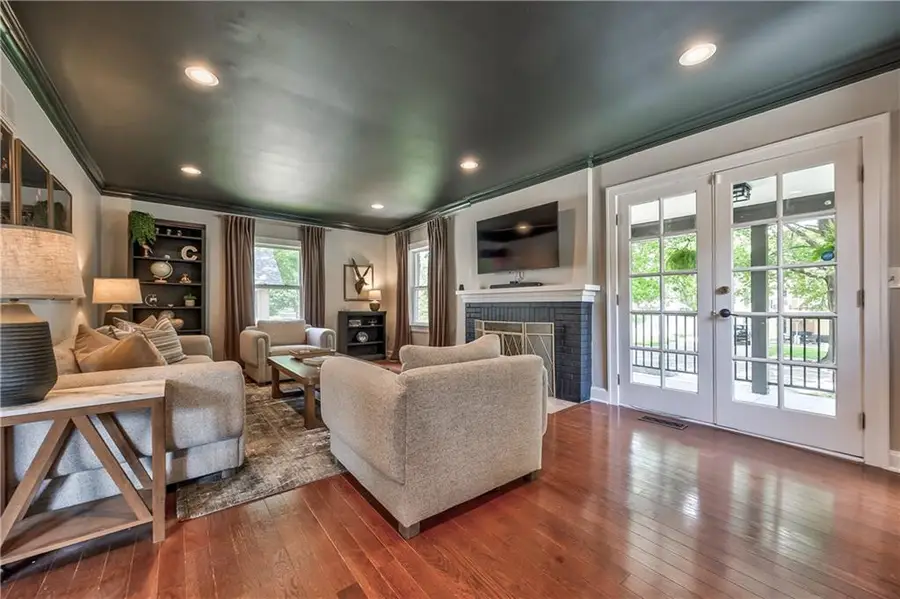 224 E Meyer Boulevard, Kansas City, MO 64113 - #3