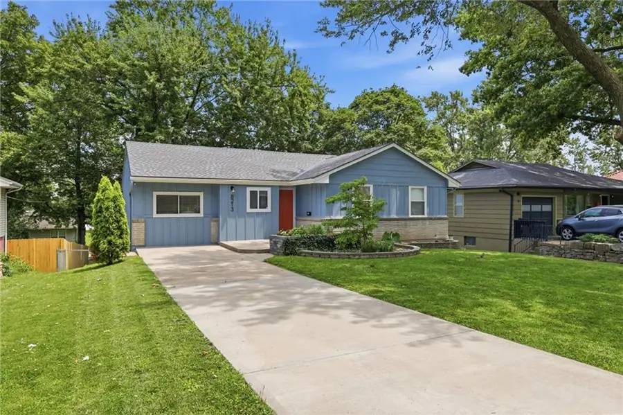 8213 Kenwood Avenue, Kansas City, MO 64131 - #2
