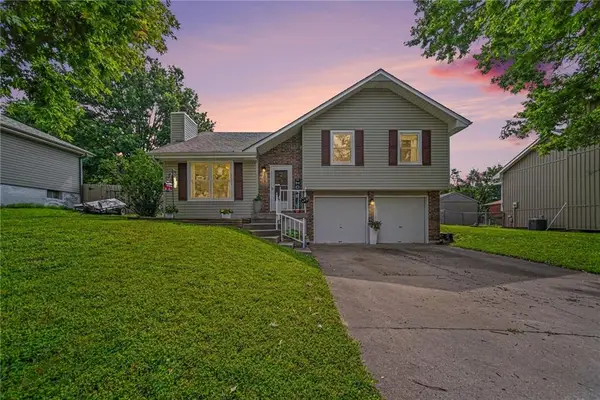 201 Cross Creek Drive, Grain Valley, MO 64029