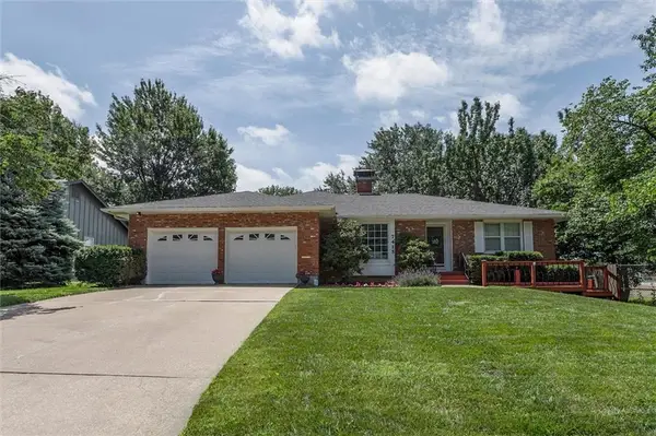 7415 W 74th Street, Overland Park, KS 66204