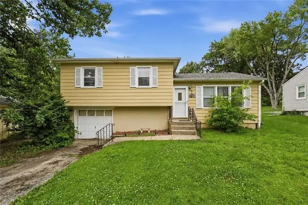 4400 NE Sunnybrook Lane, Kansas City, MO 64117