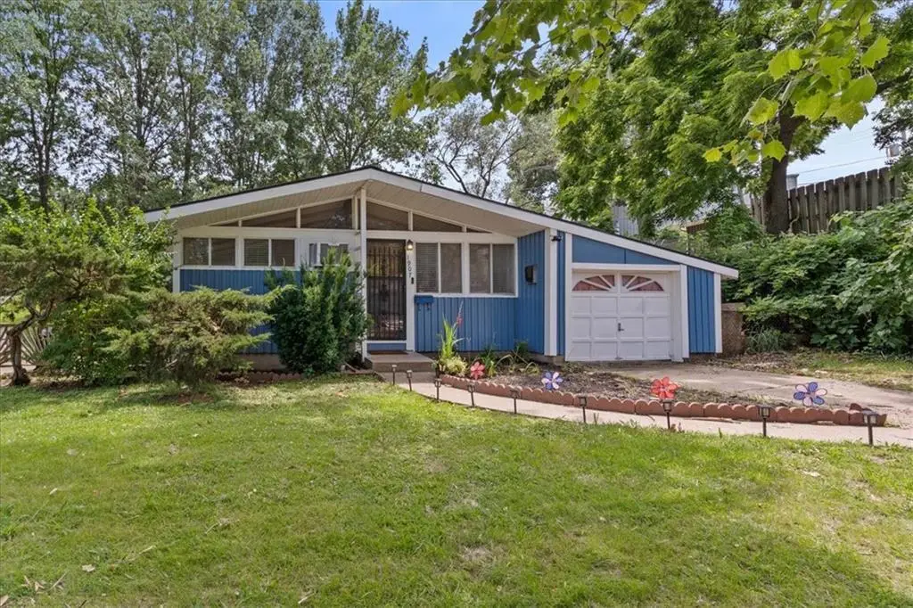 1907 NE 57th Street, Gladstone, MO 64118 - #1