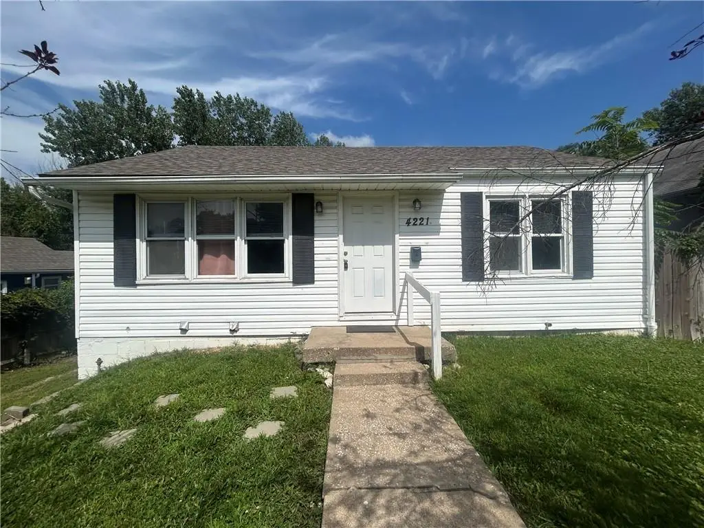 4221 Spruce Avenue, Kansas City, MO 64130 - #1
