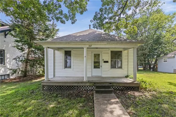 307 E Miami Street, Paola, KS 66071